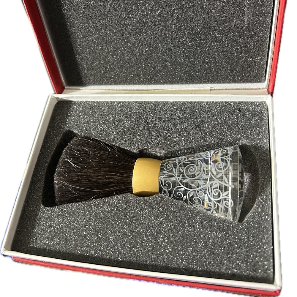 Baccarat brush